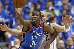 Thunder le gana a Mavericks y empata la serie