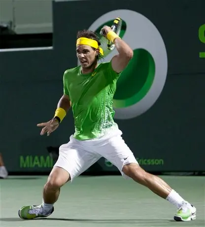 Nadal y Djokovic despachan y avanzan en Miami