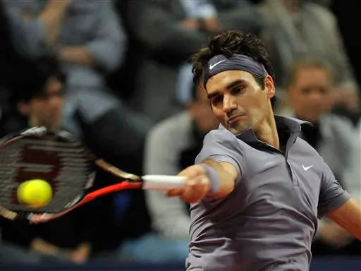 Federer inicia con victoria en Basilea tras retiro de Dolgopolov