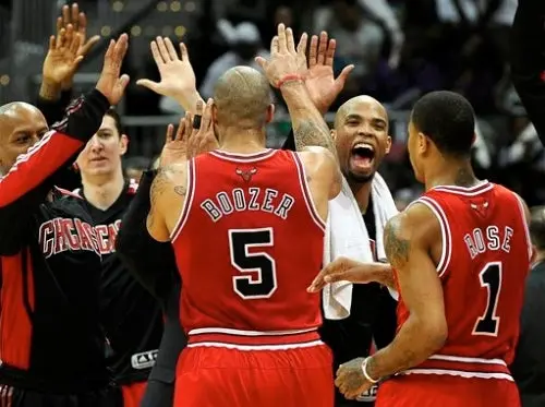 Los Bulls destrozan 93-73 a los Hawks y avanzan a la Final