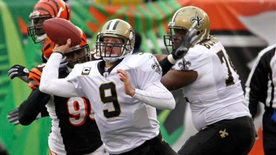Brees guía remontada y Santos vence 34-30 a Cincinnati