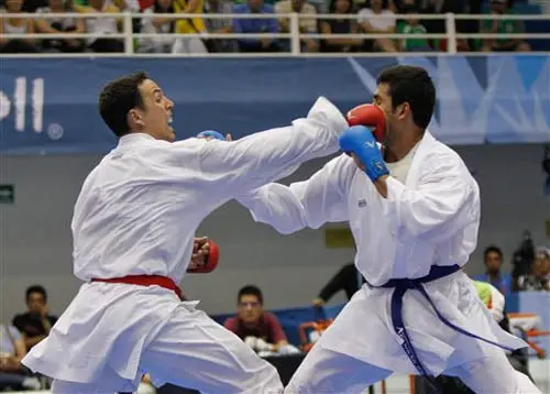 Alberto Ramírez gana plata en karate para México