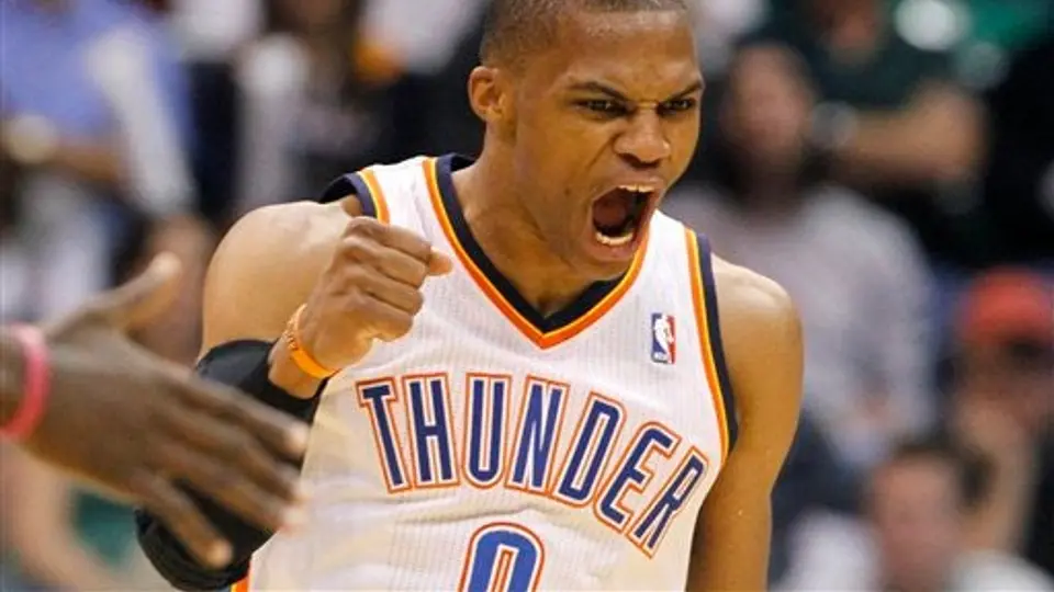 Durant frena al Jazz; Thunder doblega 115-108 a Utah