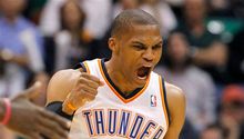 Durant frena al Jazz; Thunder doblega 115-108 a Utah