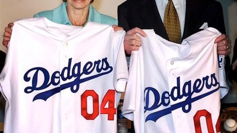 La MLB asume la administración de los Dodgers