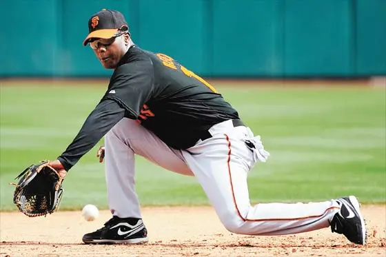 Édgar Rentería firma con los Rojos por un año
