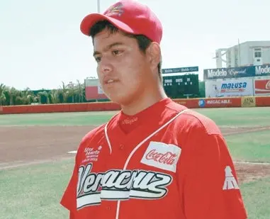Luis Heredia trabaja en sus lanzamientos con Bradenton