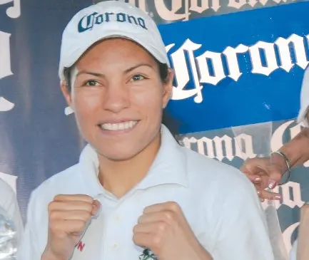 La 'Guerrera' Torres, con todo ante Yamaguchi en el Neza 86
