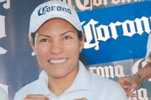 La 'Guerrera' Torres, con todo ante Yamaguchi en el Neza 86