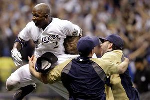 Milwaukee avanza a la Serie de Campeonato; derrota 3-2 a Arizona