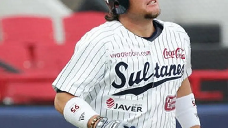 Petroleros apalean a Sultanes en casa