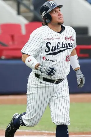 Petroleros apalean a Sultanes en casa