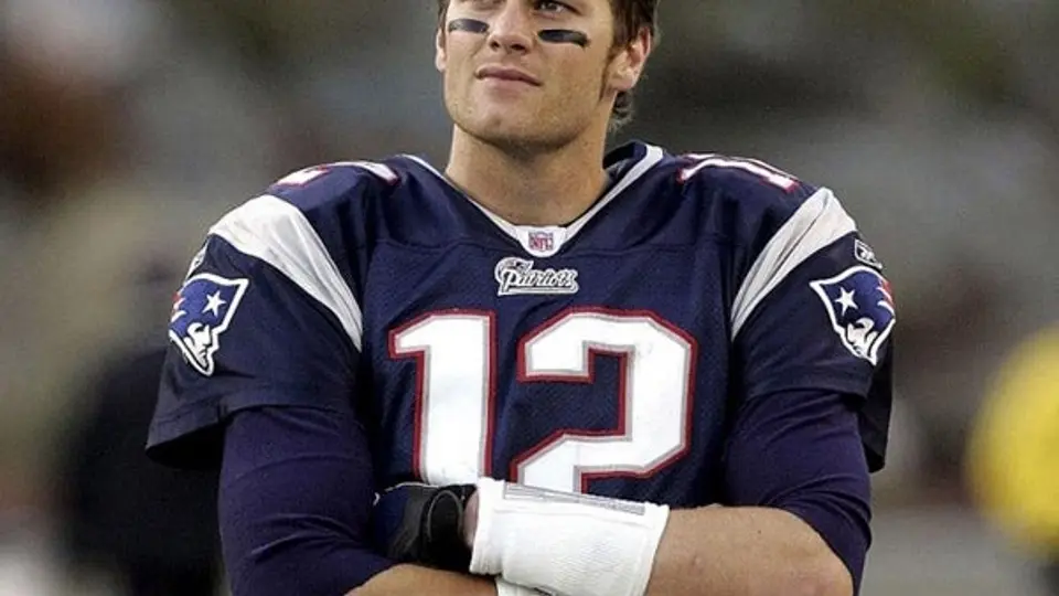 Tom Brady será patriota hasta los 40 años