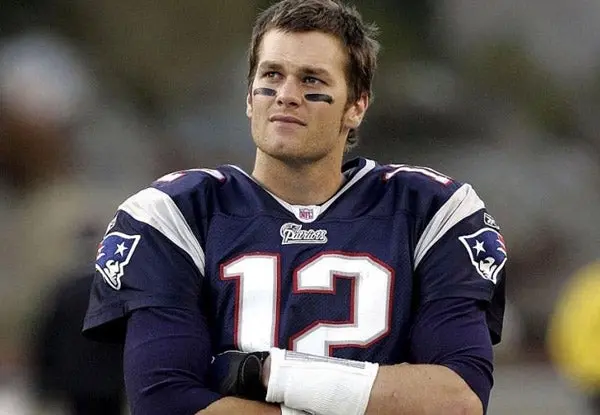 Tom Brady será patriota hasta los 40 años