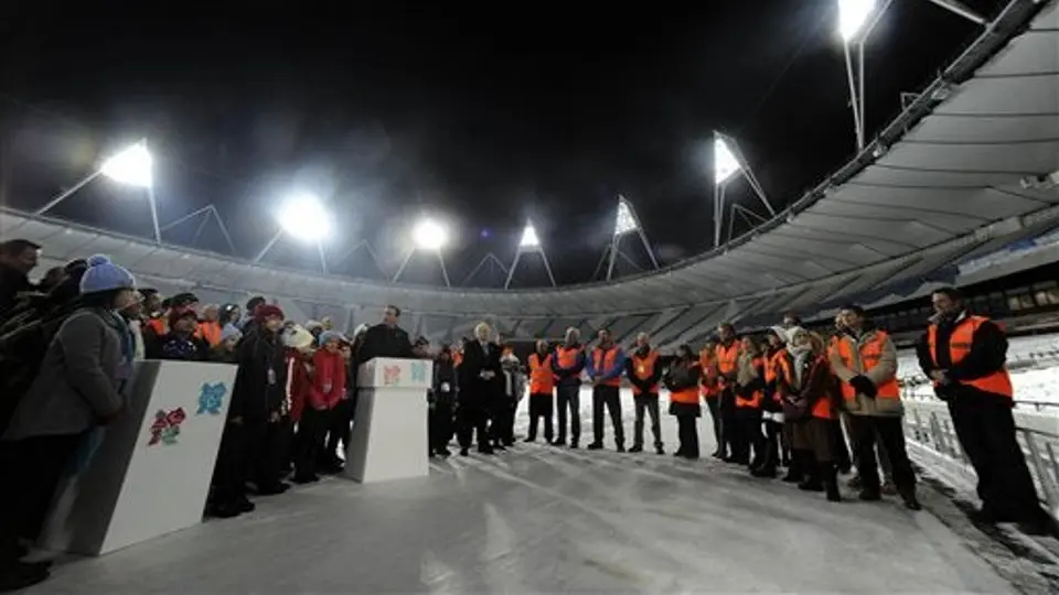 Encienden por primera vez luces del Estadio Olímpico en Londres