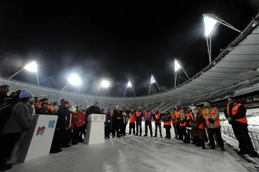 Encienden por primera vez luces del Estadio Olímpico en Londres