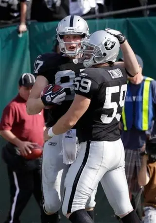 Los Raiders despiden a Al Davis con victoria 24-17 sobre Browns
