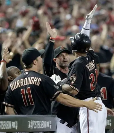 Arizona alargó la serie, derrotaron 10-6 a Milwaukee