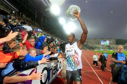 Bolt logra la mejor marca mundial del año en los 200