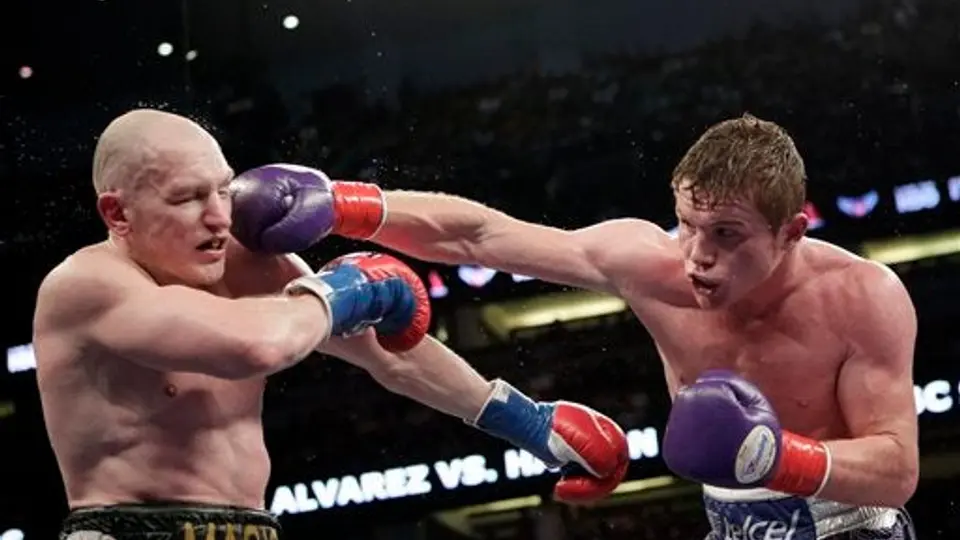 Canelo admite que ante Hatton le faltó el KO