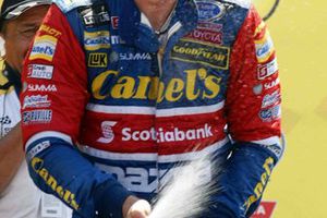 Martínez se lleva novena fecha de la Nascar, Quiroga sigue de líder