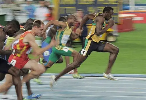 Bolt debutó en Daegu y completó el primer trámite