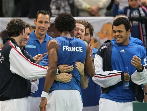 Monfils vence a Tipsarevic y Francia se va arriba en Final Copa Davis