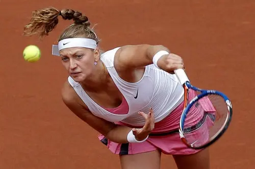 Kvitova y Azarenka finalistas en España