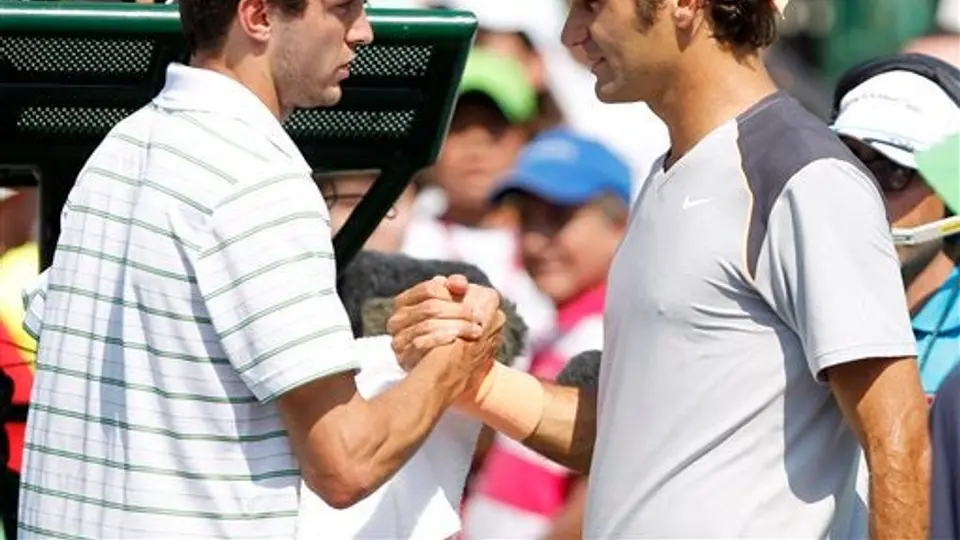 Federer, por la libre a Semis tras retiro de Gilles Simon