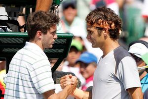 Federer, por la libre a Semis tras retiro de Gilles Simon