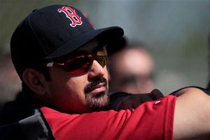 Adrián González tuvo su primera práctica de bateo