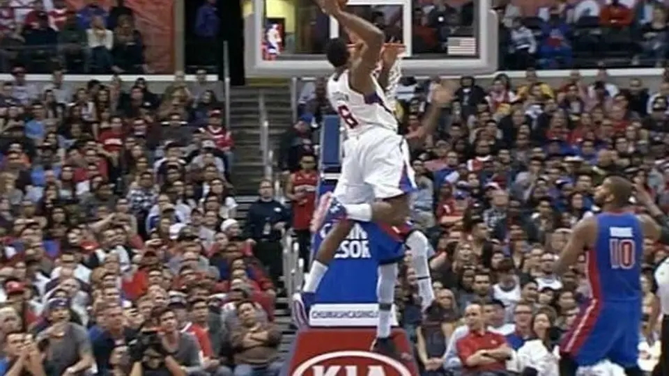 ¿La clavada del año? DeAndre Jordan se luce