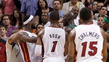 Miami vence a Boston en duelo adelantado de Playoffs