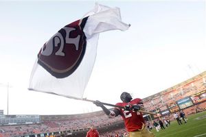 Smith regresa a los controles y guía paliza de 49ers a Seattle