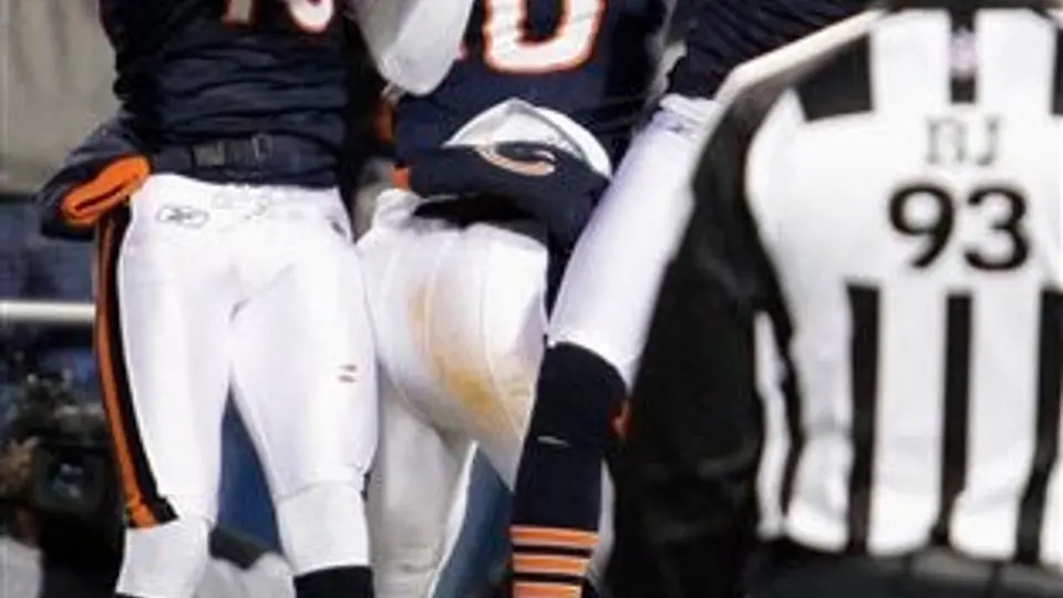 Cutler da cuatro pases de touchdown; Osos vencen  31-26 a Filadelfia
