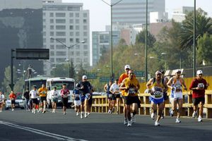 Keniatas se llevan la Media Maratón de la Ciudad de México
