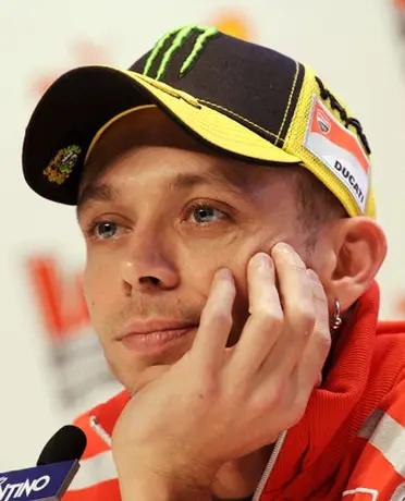 Rossi aún se recupera de lesión de hombro