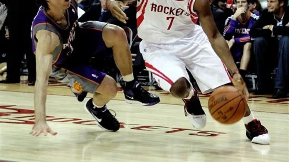 Nash domina a Rockets; Suns 123-116 Houston