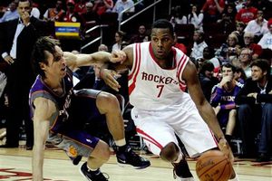 Nash domina a Rockets; Suns 123-116 Houston