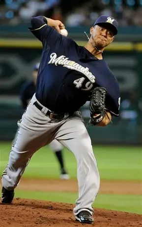 Yovani Gallardo brilló, pero se va sin decisión en la victoria de Milwaukee