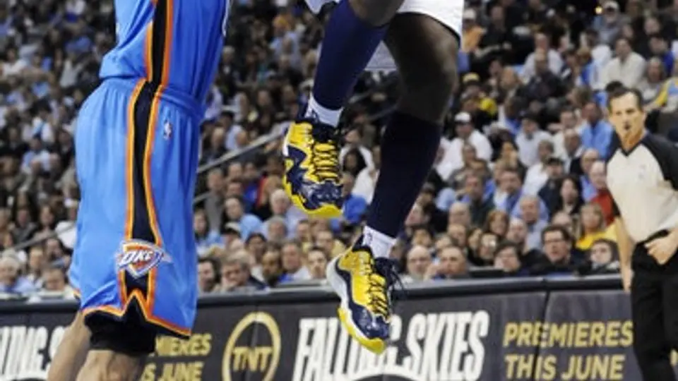 Los Nuggets evitan barrida al vencer 104-101 al Thunder