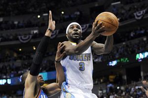 Los Nuggets evitan barrida al vencer 104-101 al Thunder