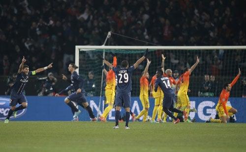 En una jugada polémica; el PSG igualó 1-1 con anotación de Ibra | AP