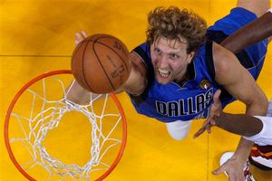 Dallas vence a Miami 95-93