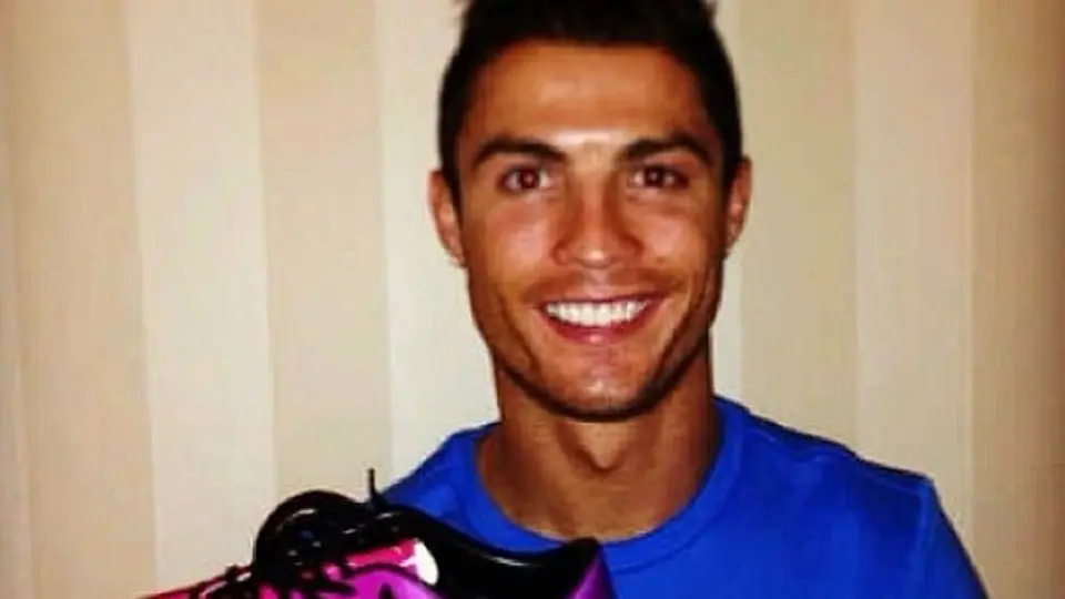 Cristiano Ronaldo presume sus nuevas botas