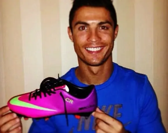 Cristiano Ronaldo presume sus nuevas botas