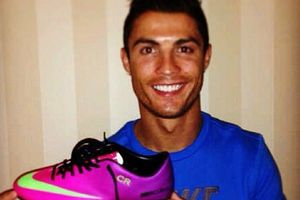Cristiano Ronaldo presume sus nuevas botas