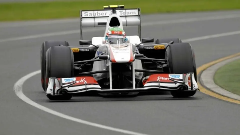 Checo sólo dio nueve vueltas