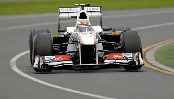 Checo sólo dio nueve vueltas