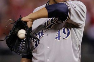 Gallardo tuvo una mala noche y los Cerveceros cayeron 4-3